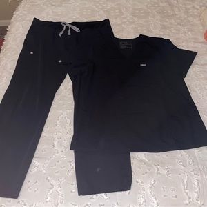 FIGS Black Scrub Set!!